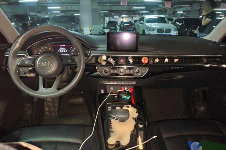 Used Audi A4L 2019 40 TFSI Fashion Version China V Center Console