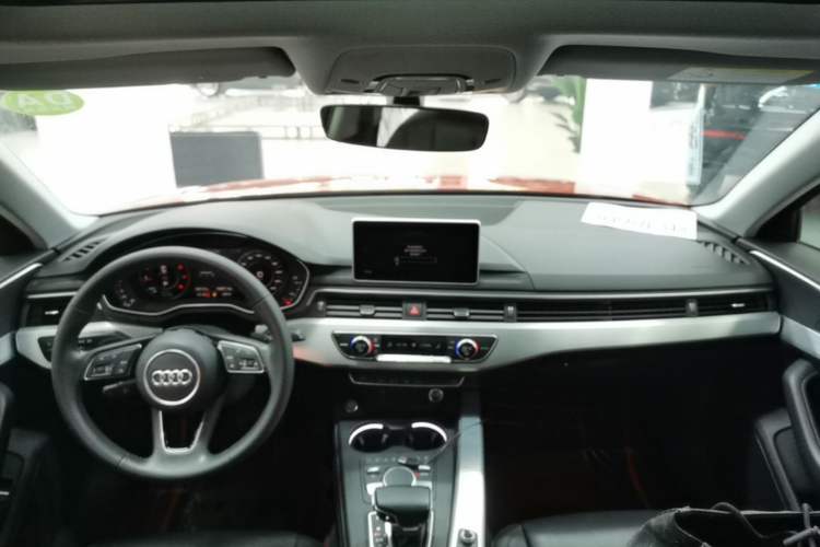 Used Audi A4L 2019 40 TFSI Fashion Edition China VI Emission Standard Center Console