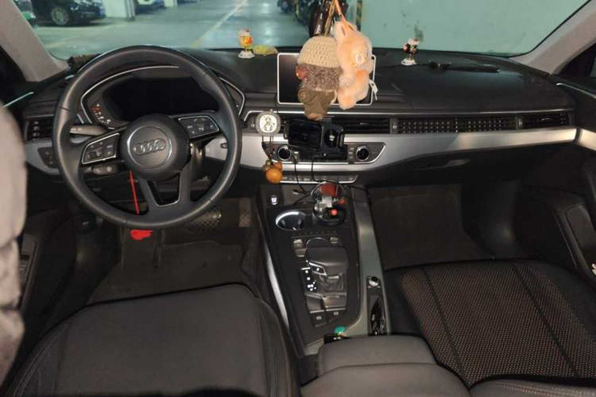 Used Audi A4L 2019 40 TFSI Fashion Edition China VI Emission Standard Center Console