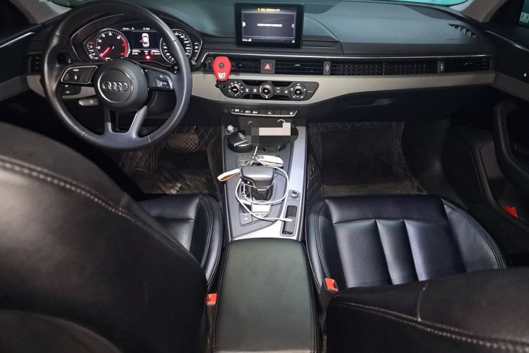 Used Audi A4L 2019 40 TFSI Ambition China VI Center Console