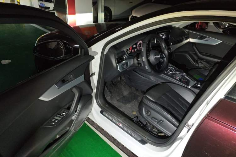 Used Audi A4L 2019 40 TFSI Fashion Edition China VI Emission Standard Driver Seat