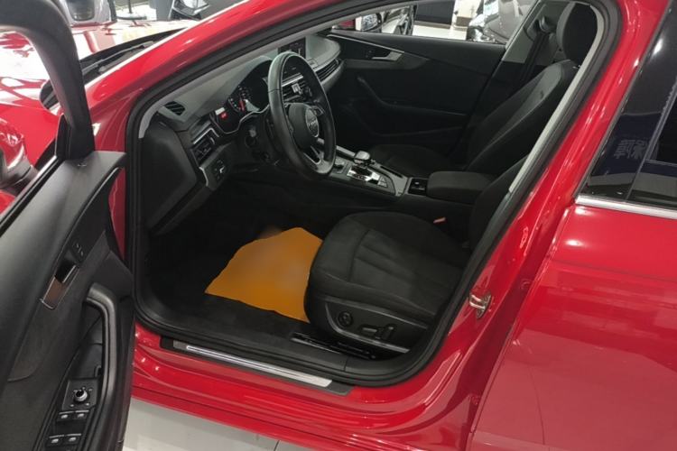Used Audi A4L 2019 40 TFSI Ambition China VI Driver Seat