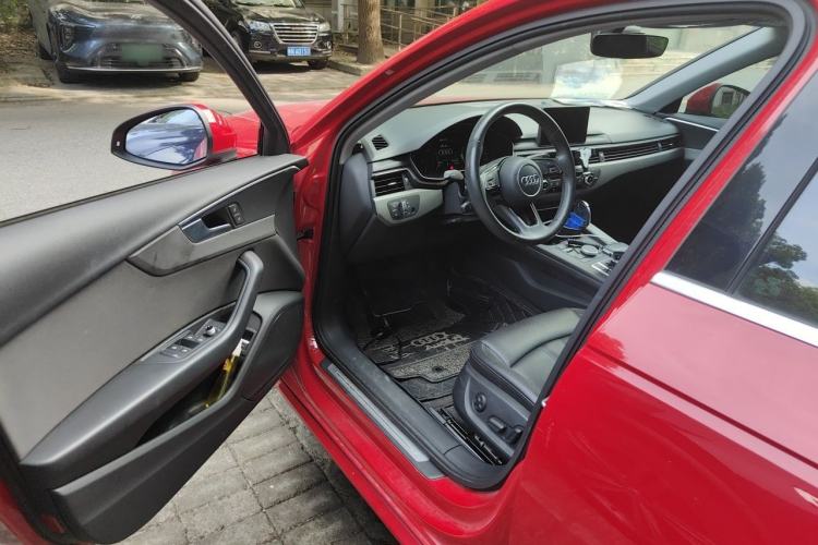 Used Audi A4L 2019 40 TFSI Ambition China VI Driver Seat