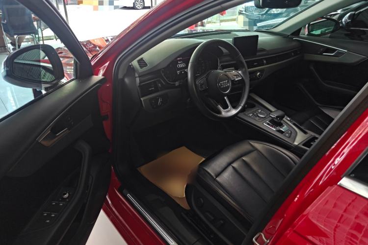 Used Audi A4L 2019 40 TFSI Ambition China VI Driver Seat