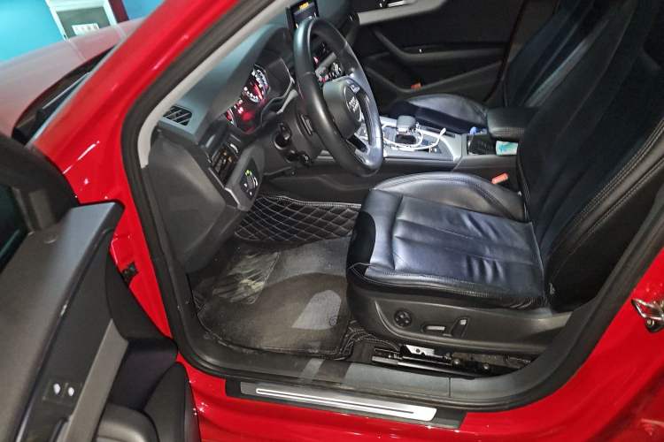 Used Audi A4L 2019 40 TFSI Ambition China VI Driver Seat