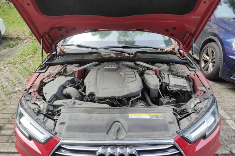 Used Audi A4L 2019 40 TFSI Ambition China VI Engine Bay