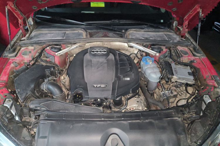 Used Audi A4L 2019 40 TFSI Ambition China VI Engine Bay