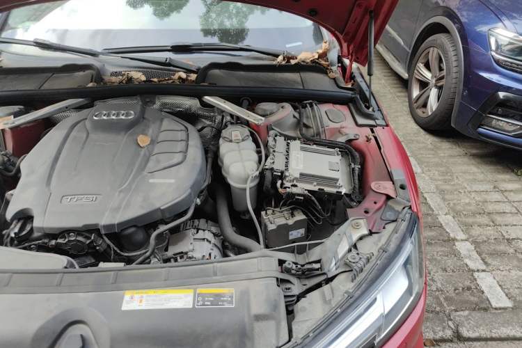 Used Audi A4L 2019 40 TFSI Ambition China VI Engine Bay Left
