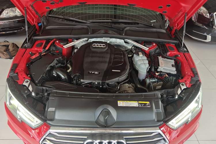 Used Audi A4L 2019 40 TFSI Ambition China VI Engine Bay