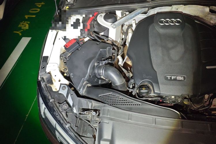 Used Audi A4L 2019 40 TFSI Fashion Edition China VI Emission Standard Engine Bay Right