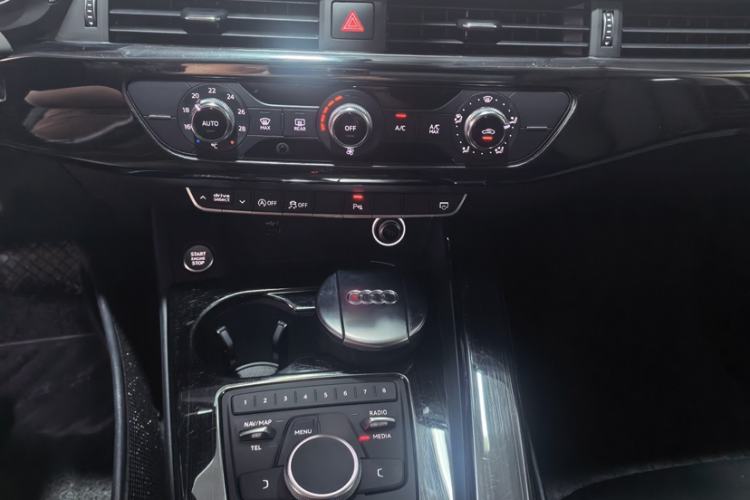 Used Audi A4L 2019 40 TFSI Fashion Version China V Gear Lever