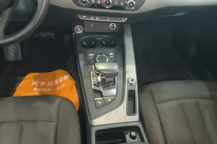 Used Audi A4L 2019 40 TFSI Ambition China VI Gear Lever