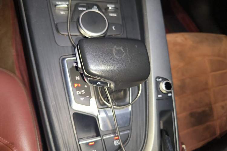 Used Audi A4L 2019 40 TFSI Ambition China VI Gear Lever