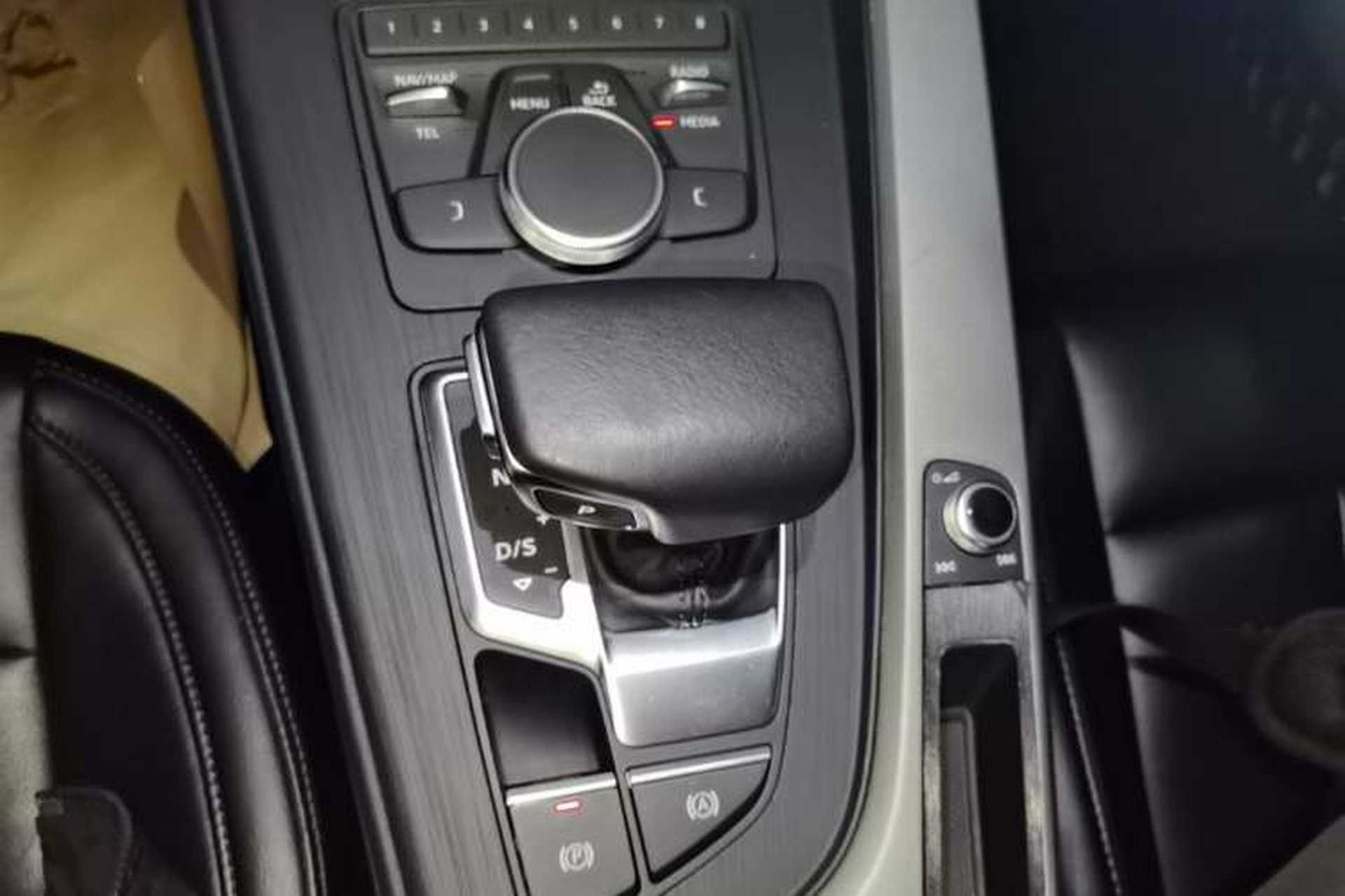 Used Audi A4L 2019 40 TFSI Ambition China VI Gear Lever