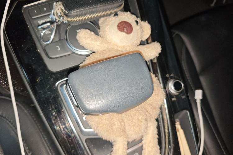 Used Audi A4L 2019 40 TFSI Fashion Version China V Gear Lever
