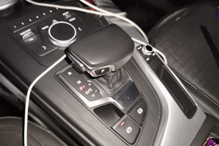 Used Audi A4L 2019 45 TFSI quattro Individual Sport Edition China VI Gear Lever