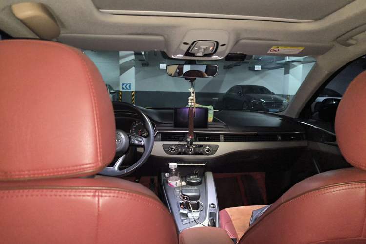 Used Audi A4L 2019 40 TFSI Ambition China VI Headliner