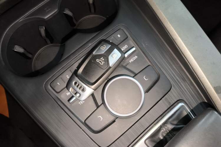 Used Audi A4L 2019 40 TFSI Ambition China VI Interior 1
