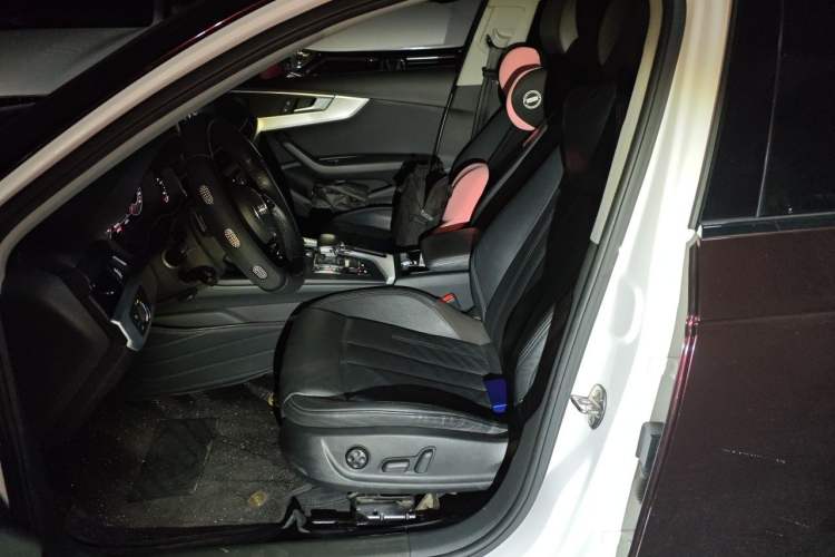 Used Audi A4L 2019 40 TFSI Fashion Edition China VI Emission Standard Left Front Seat
