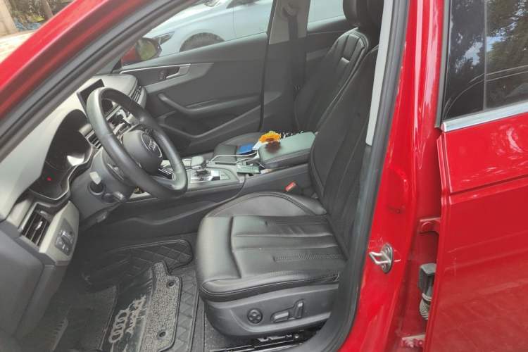 Used Audi A4L 2019 40 TFSI Ambition China VI Left Front Seat