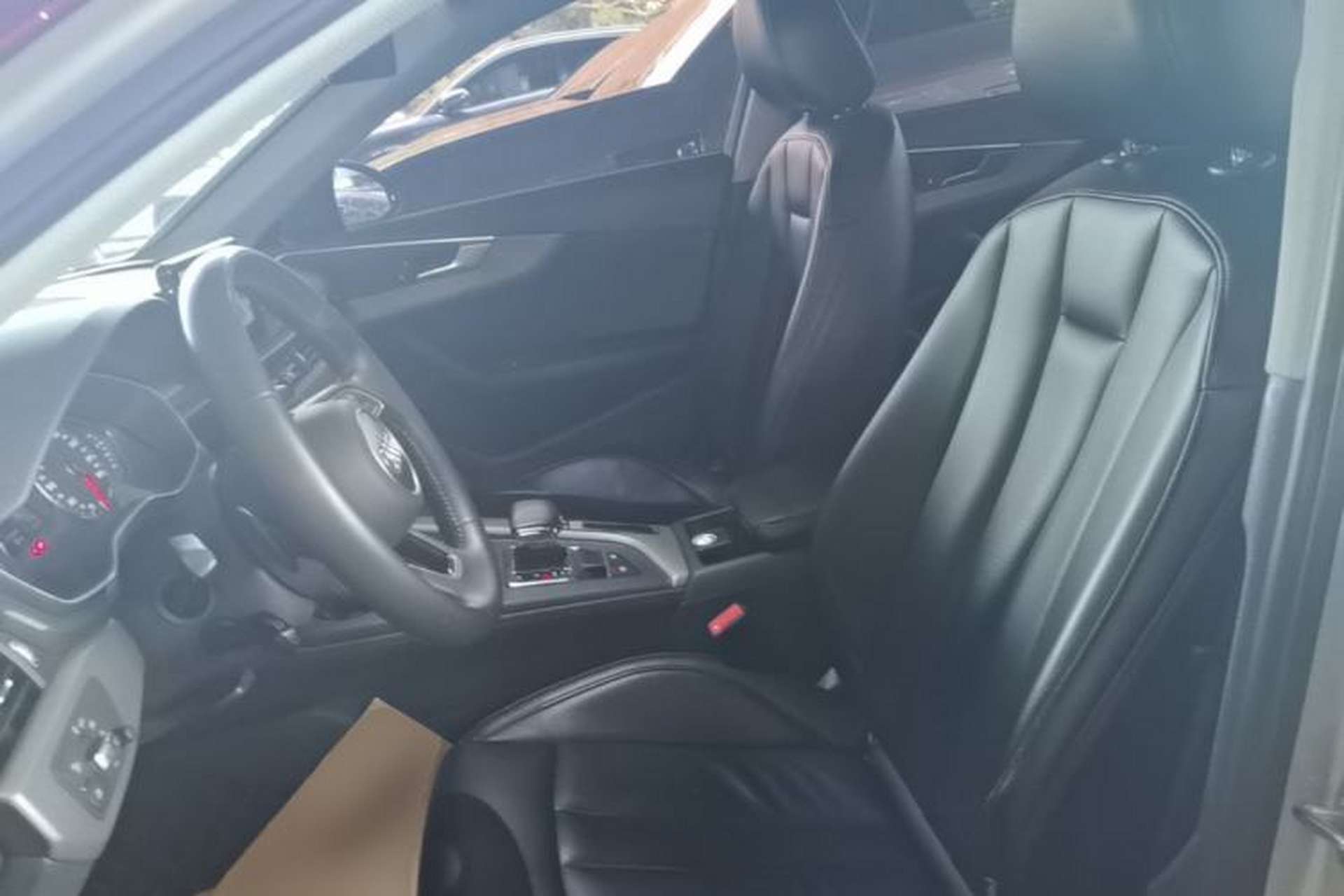 Used Audi A4L 2019 40 TFSI Ambition China VI Left Front Seat