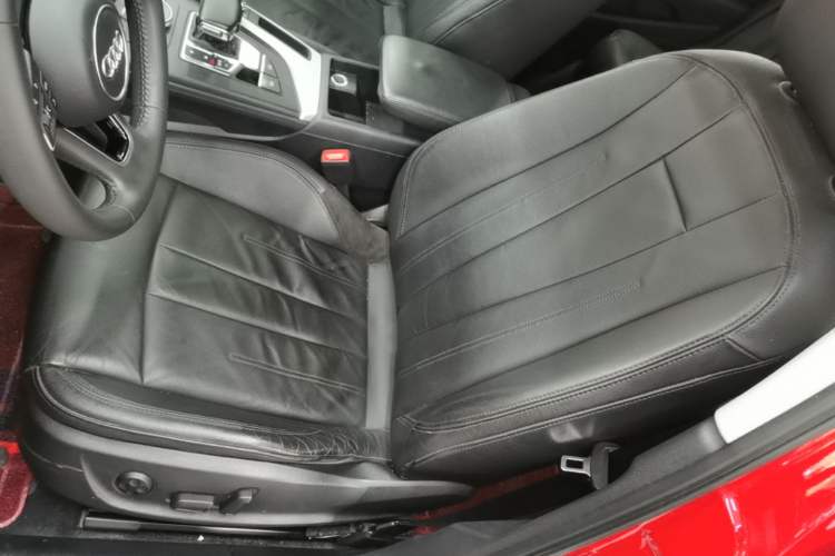 Used Audi A4L 2019 40 TFSI Fashion Edition China VI Emission Standard Left Front Seat