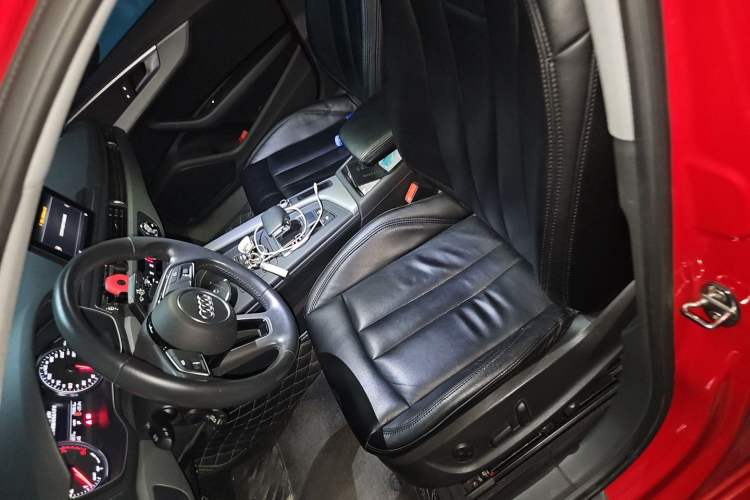 Used Audi A4L 2019 40 TFSI Ambition China VI Left Front Seat