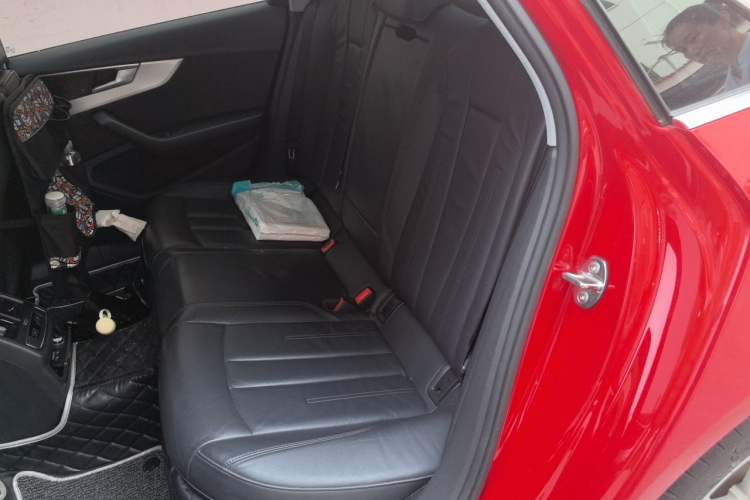 Used Audi A4L 2019 40 TFSI Fashion Edition China VI Emission Standard Left Rear Seat