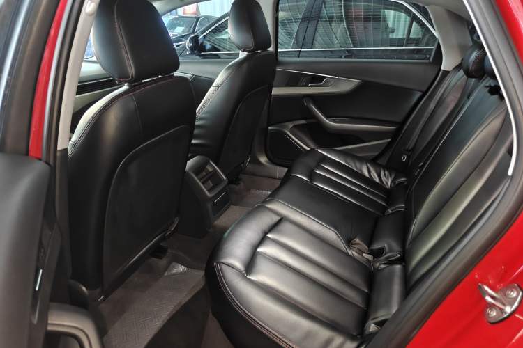 Used Audi A4L 2019 40 TFSI Ambition China VI Left Rear Seat