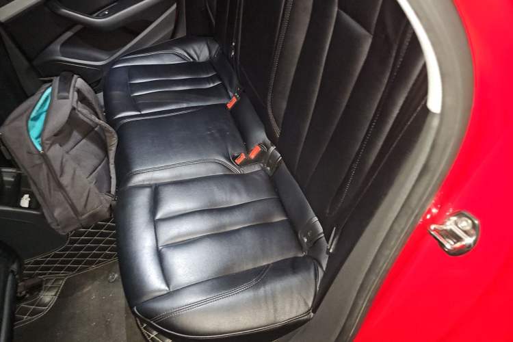Used Audi A4L 2019 40 TFSI Ambition China VI Left Rear Seat