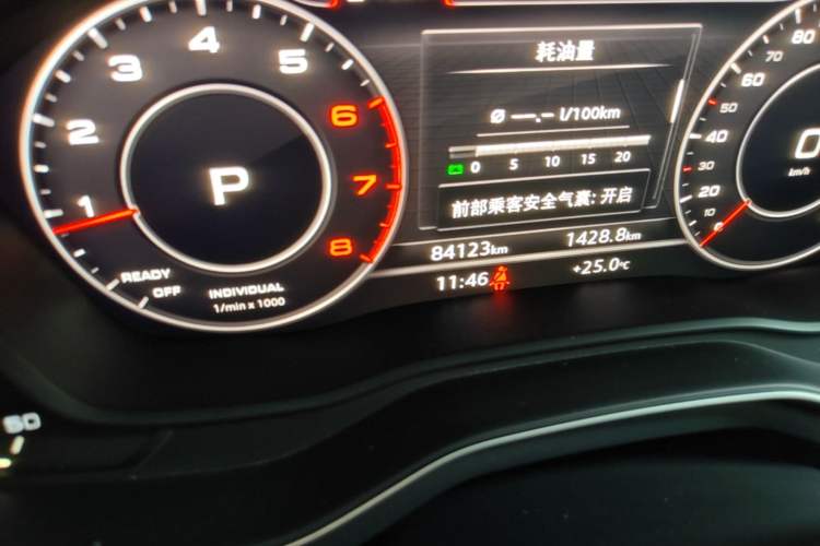Used Audi A4L 2019 40 TFSI Fashion Version China V Odometer Close Up
