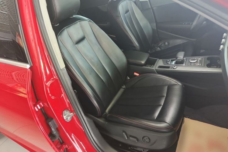 Used Audi A4L 2019 40 TFSI Ambition China VI Right Front Seat