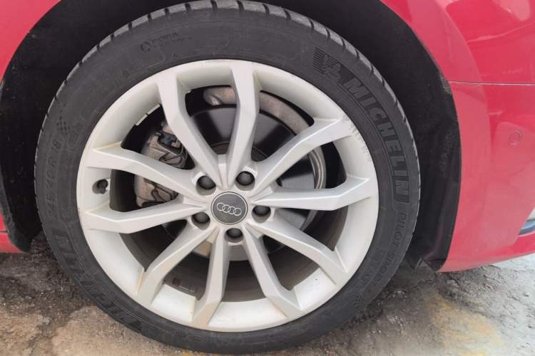 Used Audi A4L 2019 40 TFSI Fashion Edition China VI Emission Standard Right Front Wheel Hub