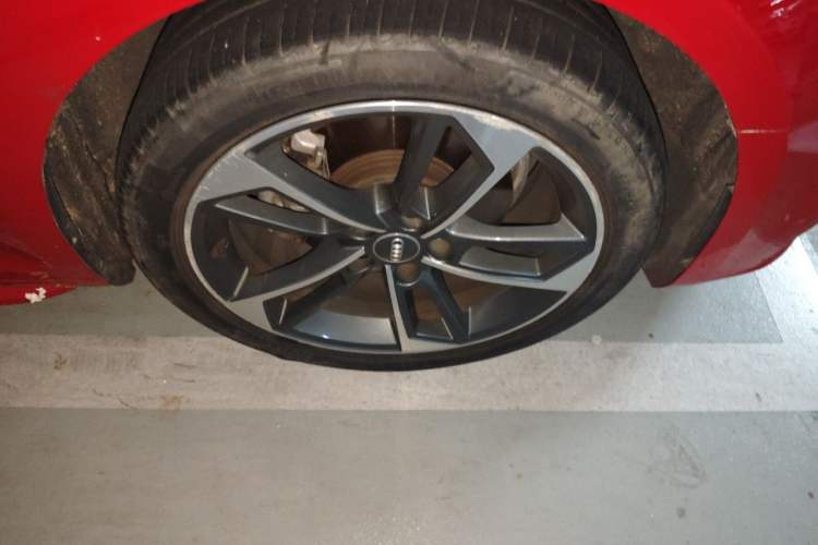 Used Audi A4L 2019 40 TFSI Fashion Version China V Right Front Wheel Hub