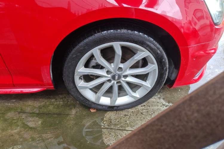 Used Audi A4L 2019 40 TFSI Fashion Version China V Right Front Wheel Hub