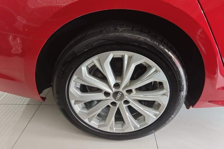 Used Audi A4L 2019 40 TFSI Ambition China VI Right Rear Wheel Hub