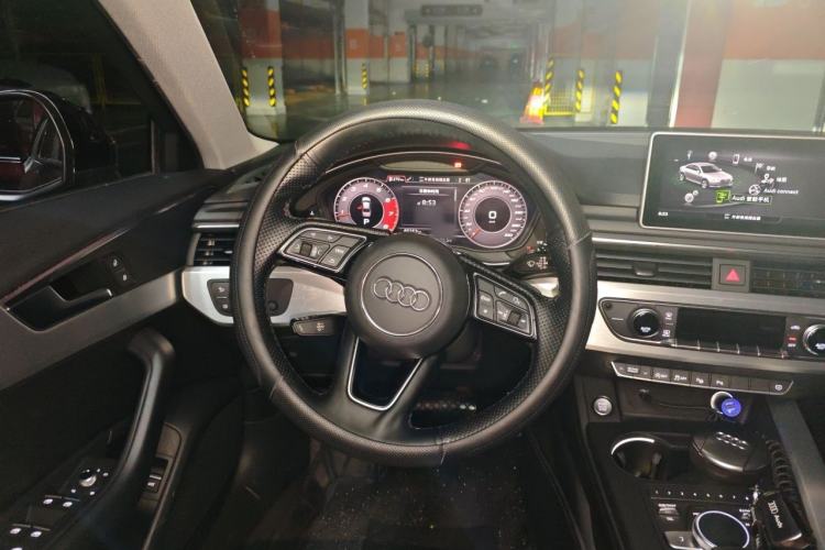 Used Audi A4L 2019 40 TFSI Fashion Edition China VI Emission Standard Steering Wheel