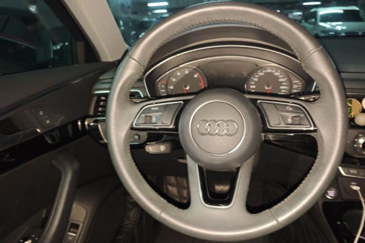 Used Audi A4L 2019 40 TFSI Fashion Version China V Steering Wheel