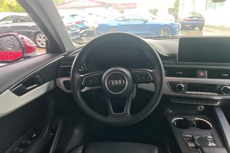 Used Audi A4L 2019 40 TFSI Fashion Version China V Steering Wheel