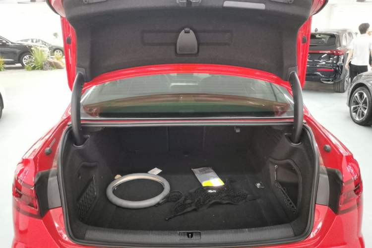 Used Audi A4L 2019 40 TFSI Fashion Edition China VI Emission Standard Trunk