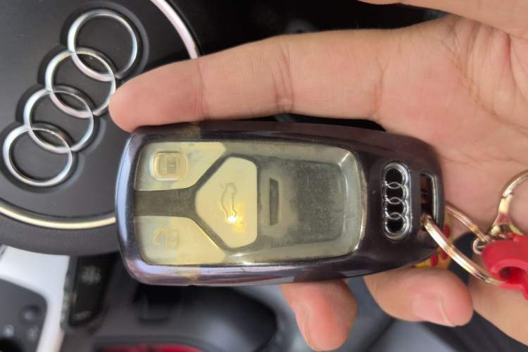 Used Audi A4L 2019 40 TFSI Fashion Edition China VI Emission Standard Vehicle Key