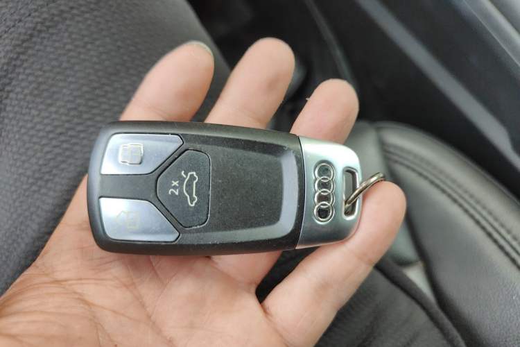 Used Audi A4L 2019 40 TFSI Ambition China VI Vehicle Key