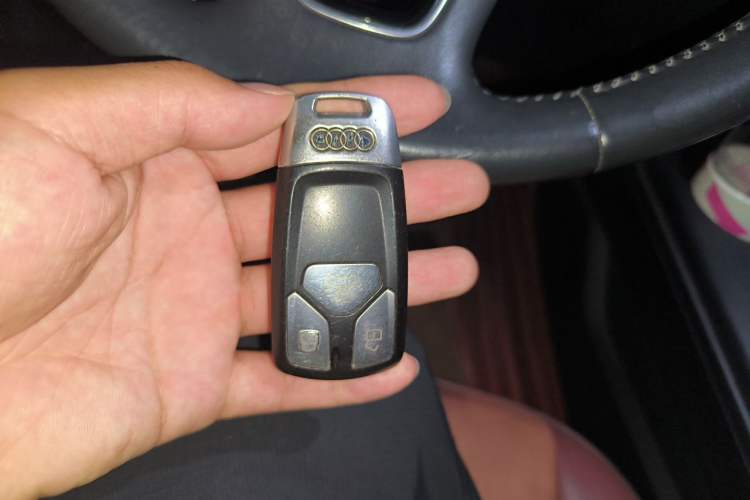 Used Audi A4L 2019 40 TFSI Ambition China VI Vehicle Key