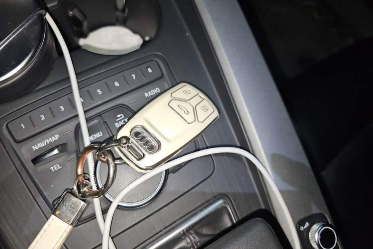 Used Audi A4L 2019 40 TFSI Ambition China VI Vehicle Key
