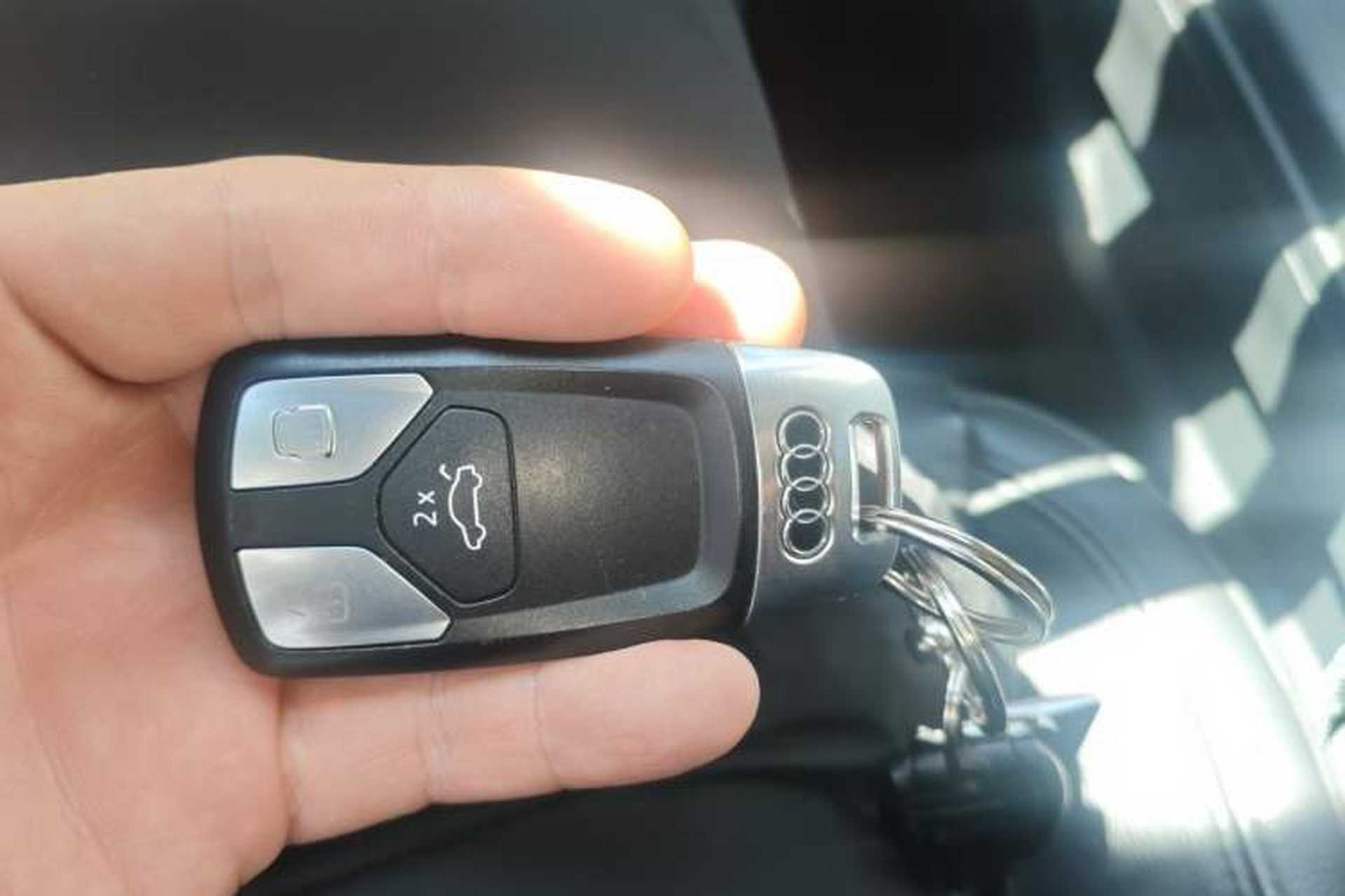 Used Audi A4L 2019 40 TFSI Fashion Edition China VI Emission Standard Vehicle Key