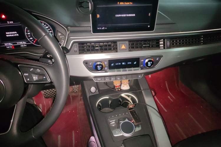 Used Audi A4L 2019 40 TFSI Fashion Edition China VI Emission Standard Audio And AC Panel