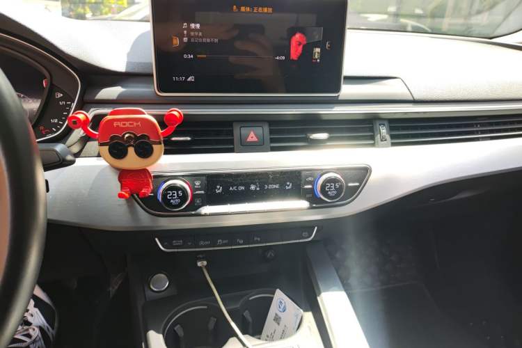 Used Audi A4L 2019 40 TFSI Fashion Version China V Audio And AC Panel