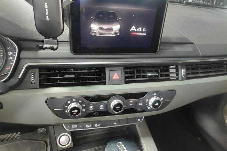 Used Audi A4L 2019 40 TFSI Ambition China VI Audio And AC Panel