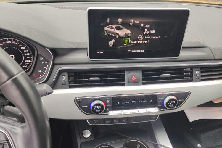 Used Audi A4L 2019 40 TFSI Fashion Edition China VI Emission Standard Audio And AC Panel