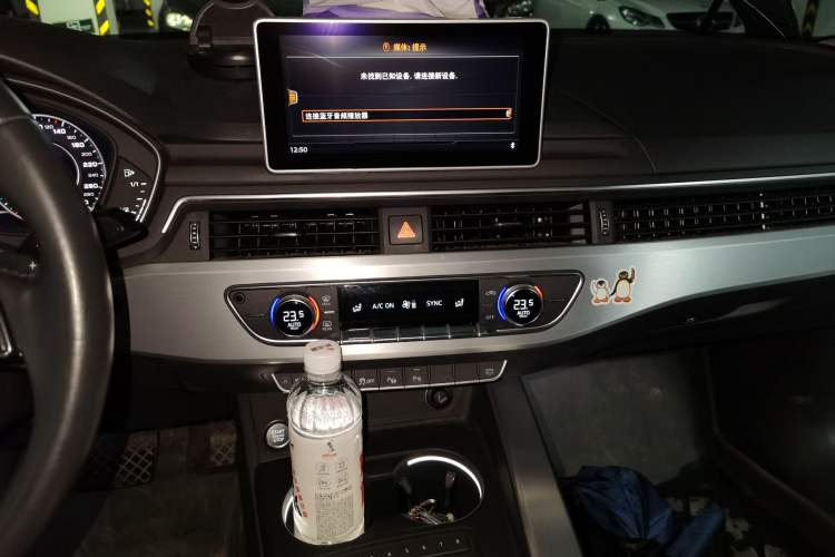 Used Audi A4L 2019 40 TFSI Fashion Edition China VI Emission Standard Audio And AC Panel